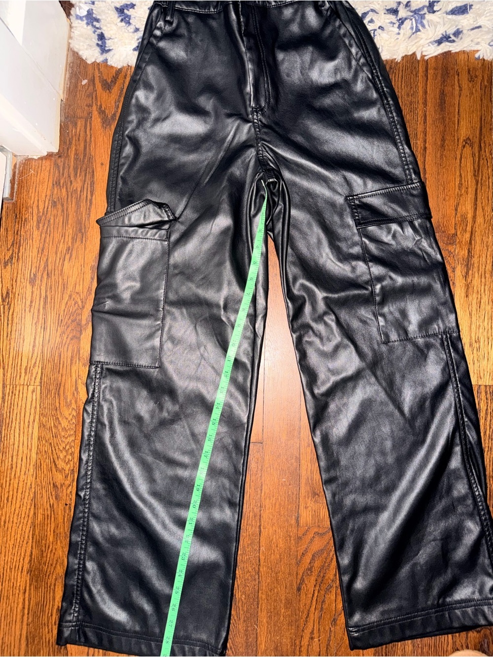 Like new Hunter & Brown Black Faux Leather Cargo Jogger Pants Women’s Medium